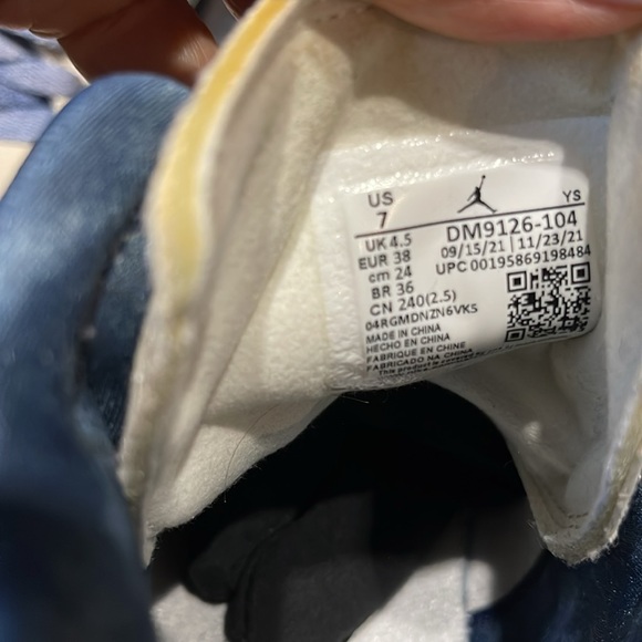 Air Jordan 1 mid SE - Picture 7 of 8